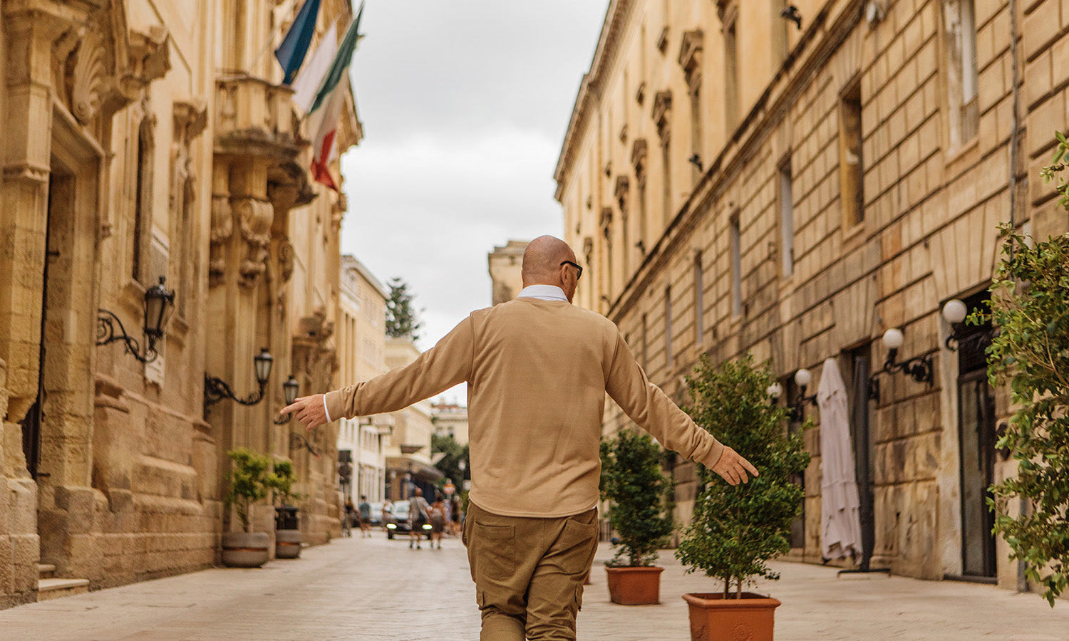 A man enjoying the architectural beauty of Lecce, Italy.